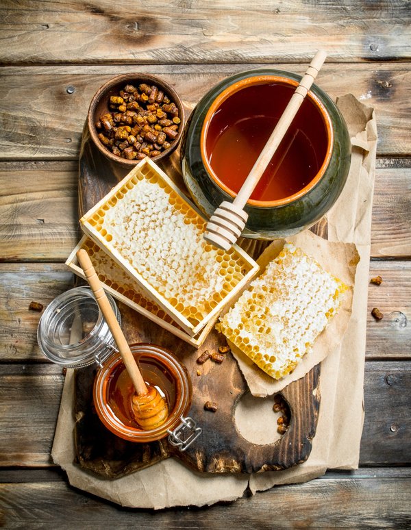 Combien de calories contient le miel et quelle est sa valeur nutritive?