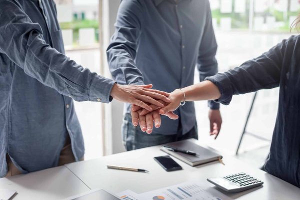 Créer une SAS : guide complet des étapes et des coûts impliqués