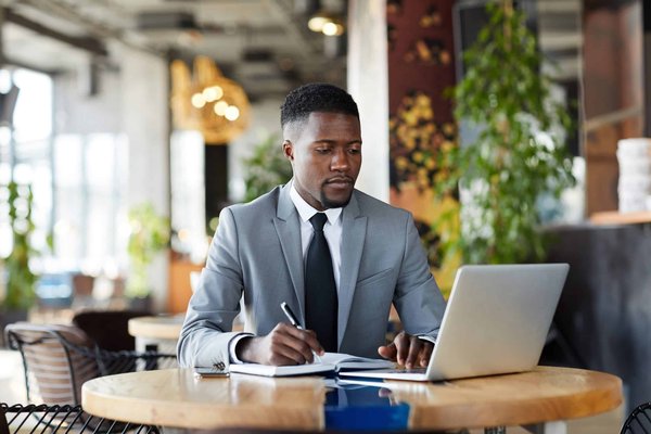 "La SASU décryptée : Comment tirer profit de sa souplesse et de ses atouts financiers pour les entrepreneurs