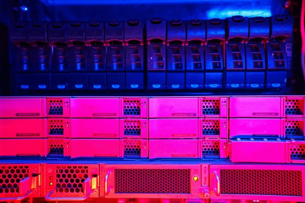 Quelles sont les fonctionnalités d'un hébergeur serveur dédié Linux?