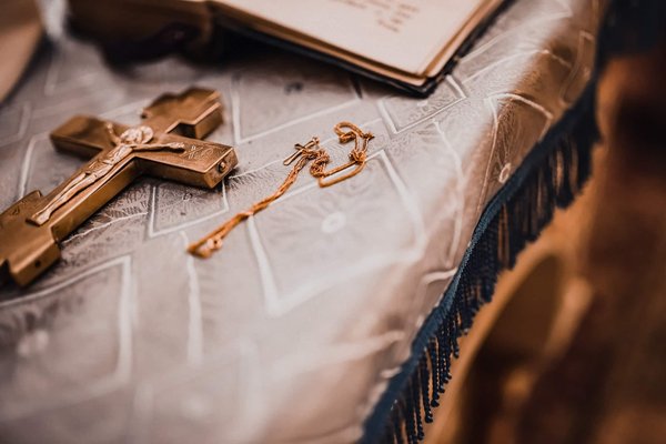 Quelle médaille de baptême offrir à une petite fille ?