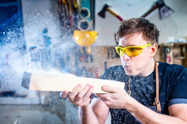 Guide d'utilisation de la scie plongeante Makita : Astuces et techniques