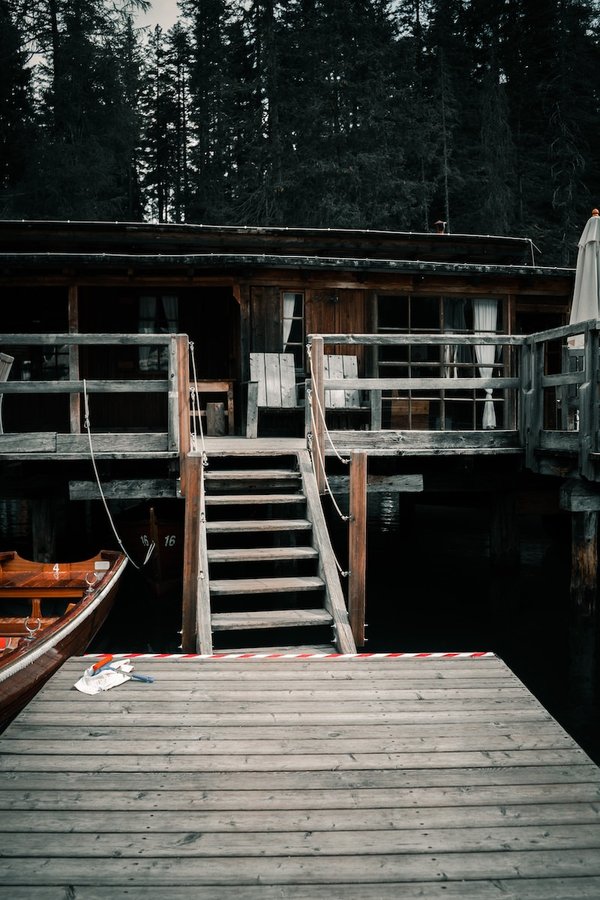 Terrasse en bois exotique: Sublimer votre jardin avec des essences rares et durables